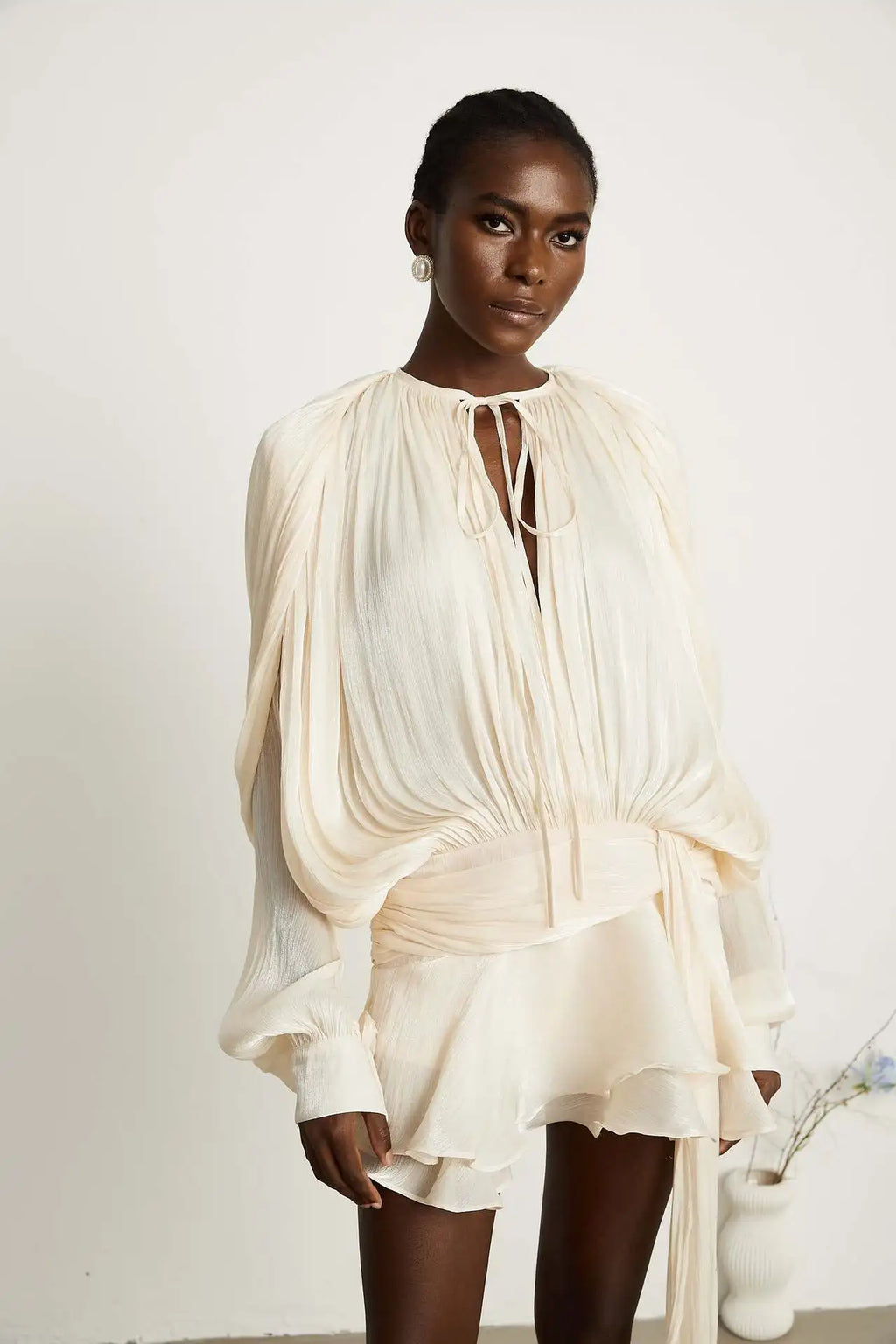 Vestido Corto Encaje Manga Puff Cuello V Holgado