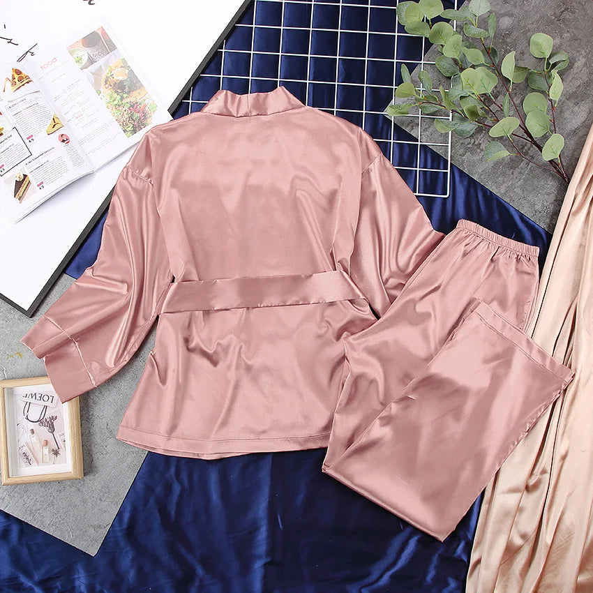 Pijama Dos Piezas Satinado con Cinturón Mujer Estilo Elegante