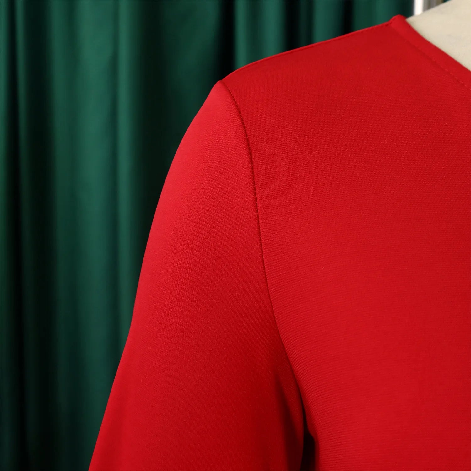 Vestido de Oficina Plisado Escote V Cintura Alta Cinturón Elegante