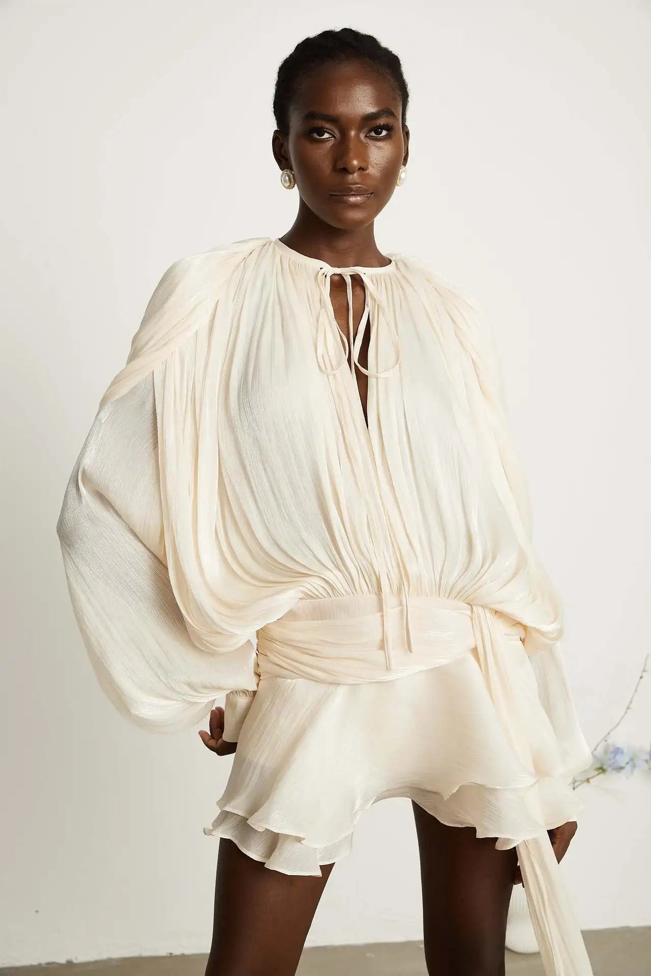 Vestido Corto Encaje Manga Puff Cuello V Holgado