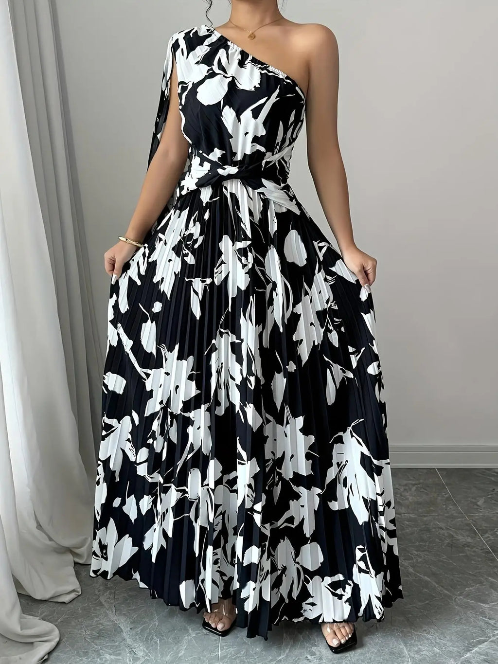 Vestido de Gala Floral Negro Un Hombro Manga Abullonada Cintura Fruncida Elegante