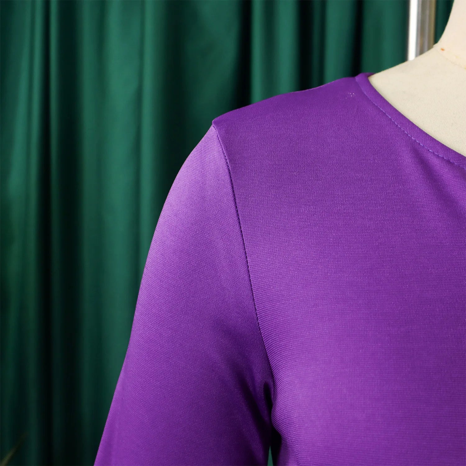 Vestido de Oficina Plisado Escote V Cintura Alta Cinturón Elegante