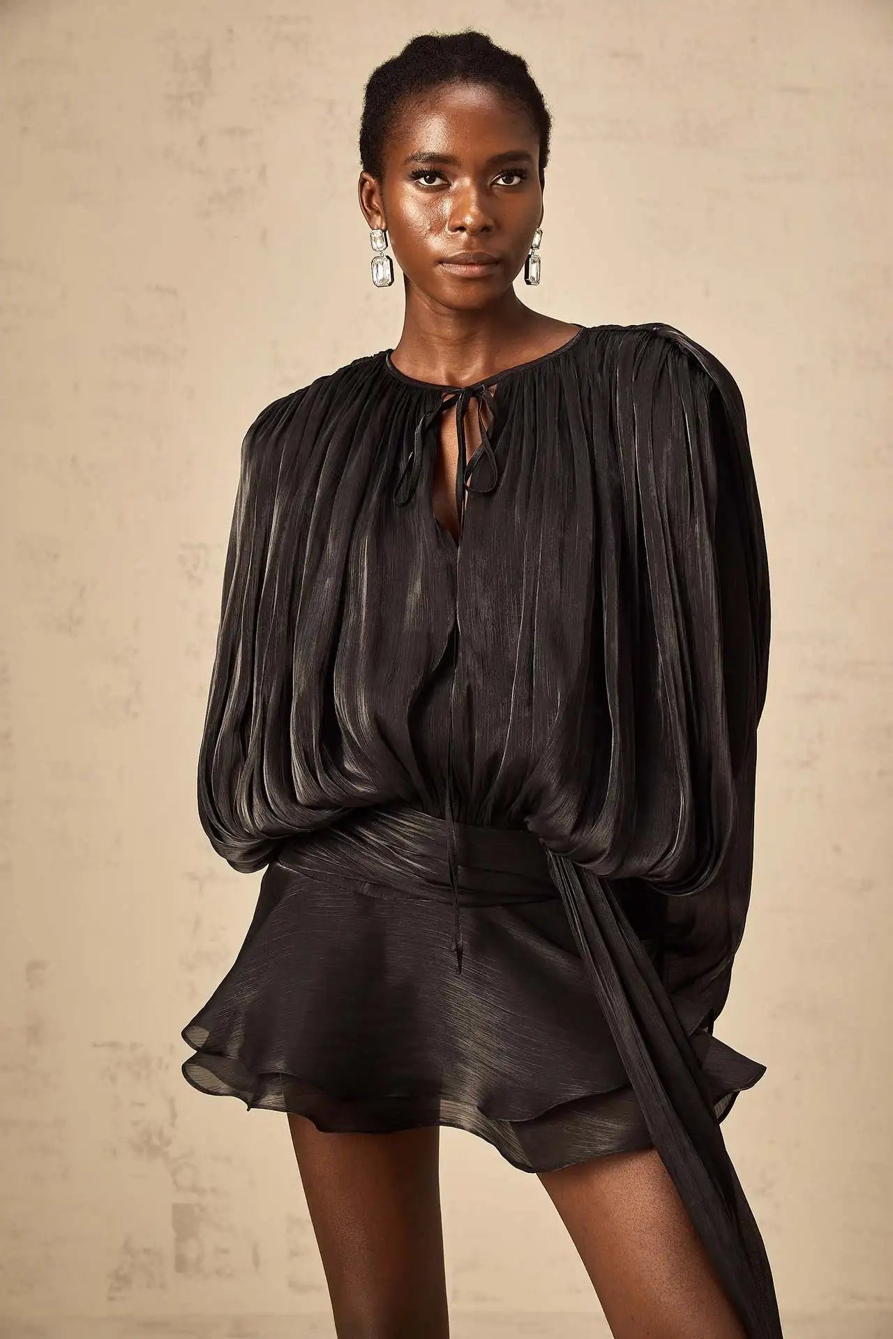 Vestido Corto Encaje Manga Puff Cuello V Holgado