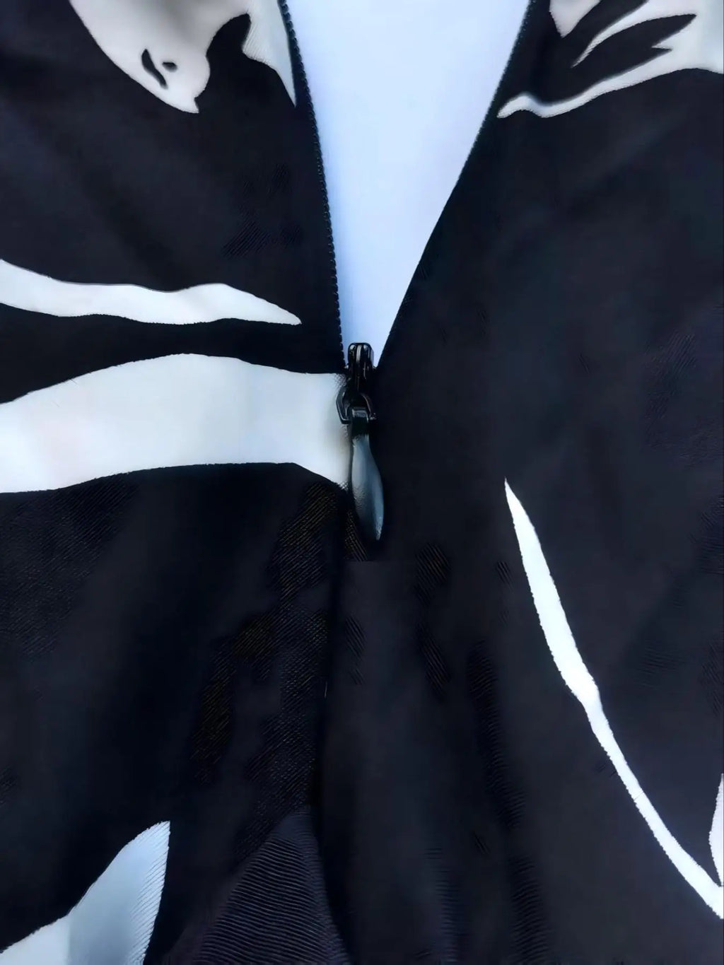 Vestido de Gala Floral Negro Un Hombro Manga Abullonada Cintura Fruncida Elegante