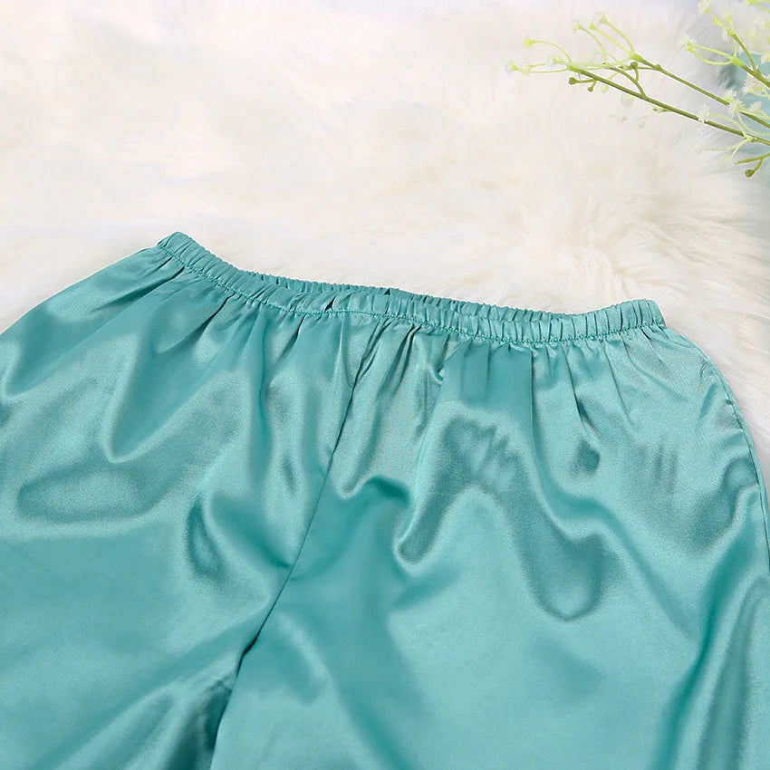 Pijama Dos Piezas Satinado con Cinturón Mujer Estilo Elegante