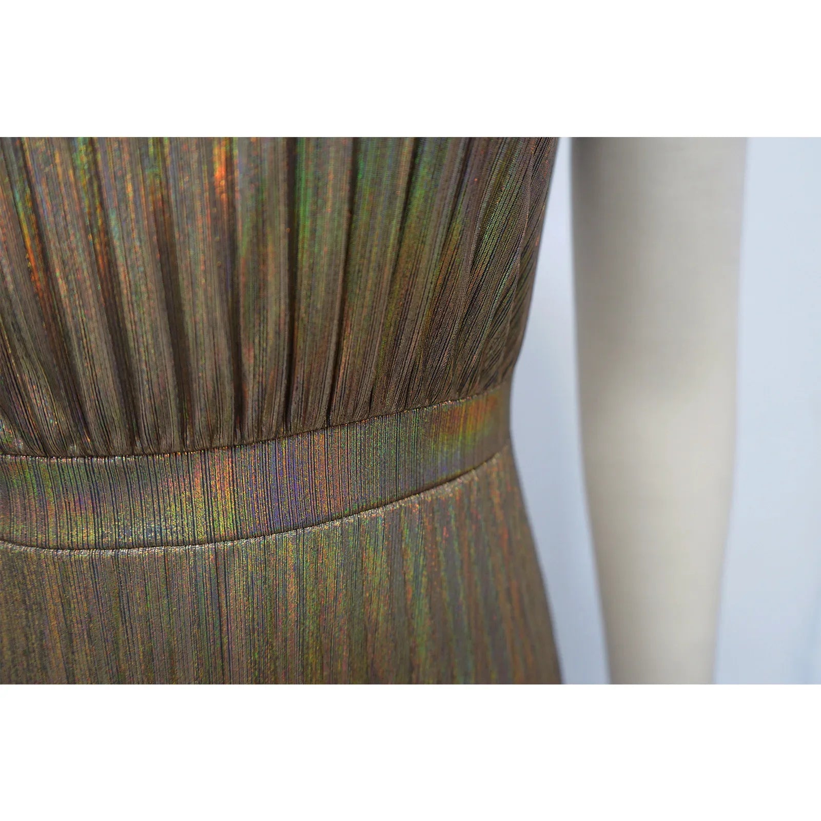 Vestido Largo Plisado Metálico Un Hombro Sin Mangas Brillante