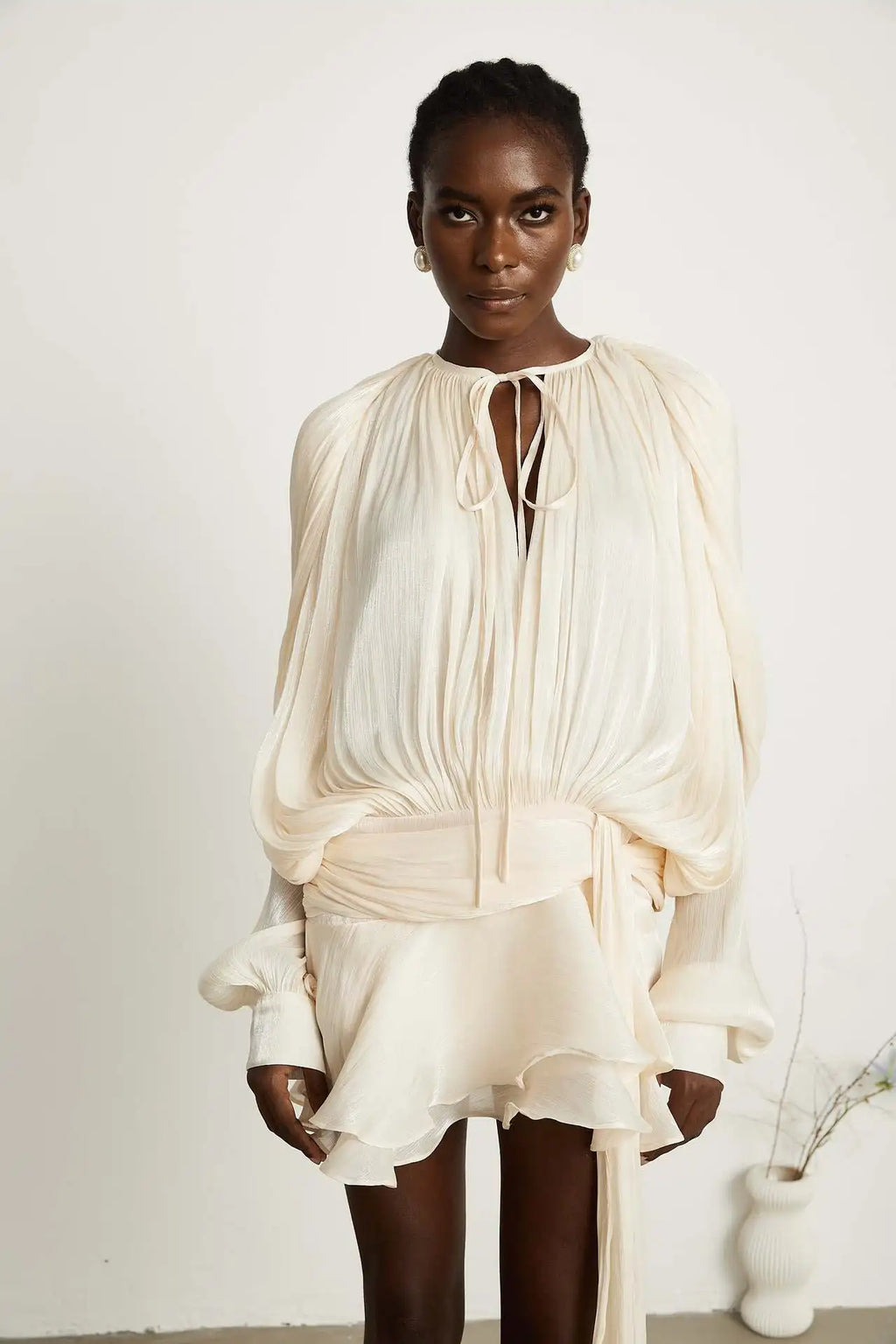 Vestido Corto Encaje Manga Puff Cuello V Holgado