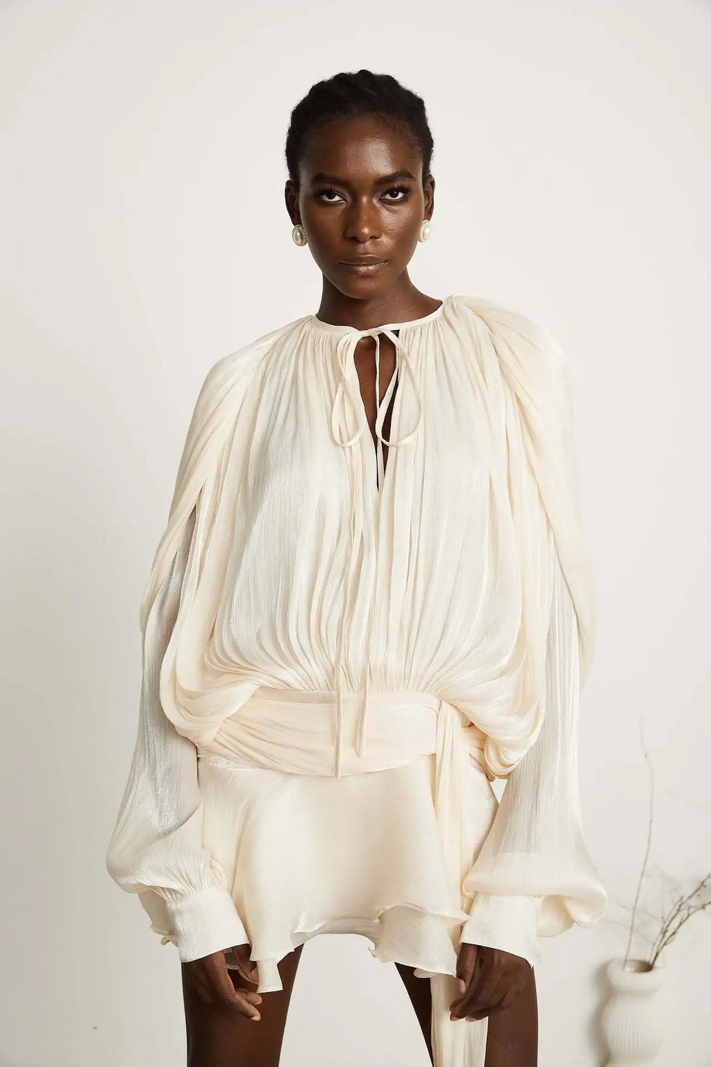 Vestido Corto Encaje Manga Puff Cuello V Holgado