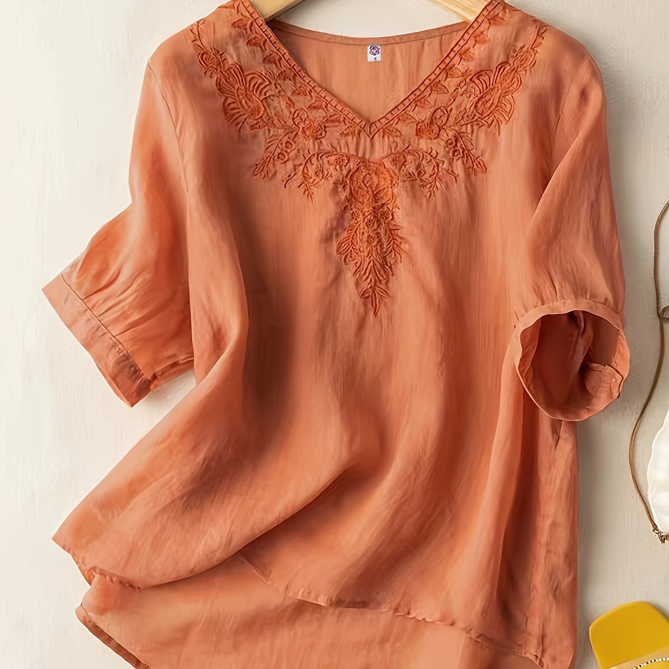 Polera Bordado Floral Escote V - Vintage Manga Corta Suelta